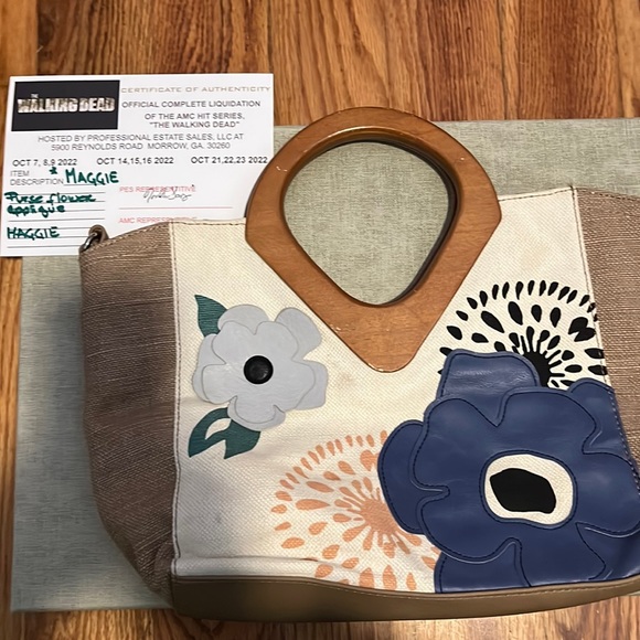 Walking Dead fans!! Show props with authenticity card. Maggie purse! - Picture 1 of 5
